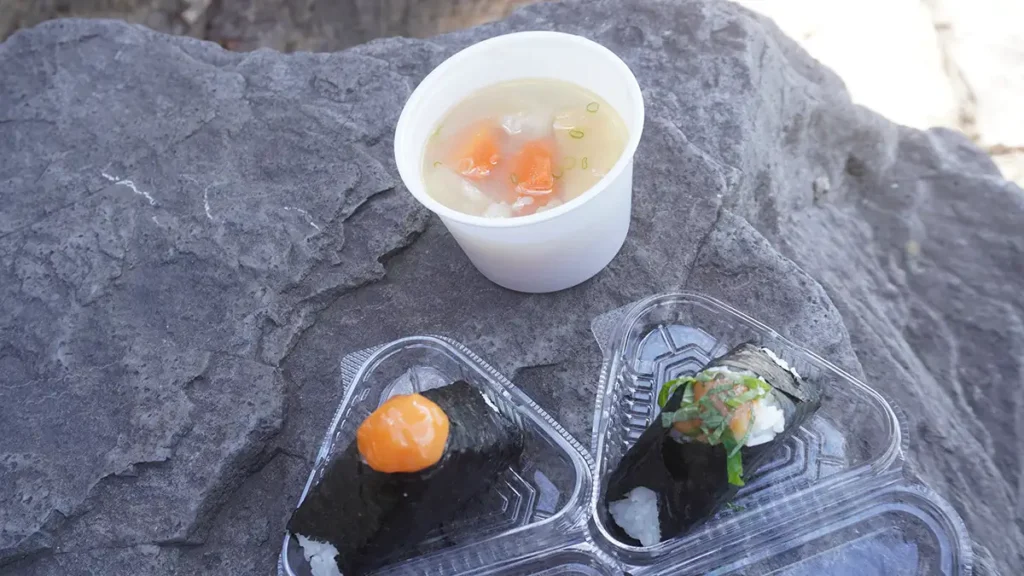 卵黄漬、大葉味噌、薄揚げ入り豚汁の写真