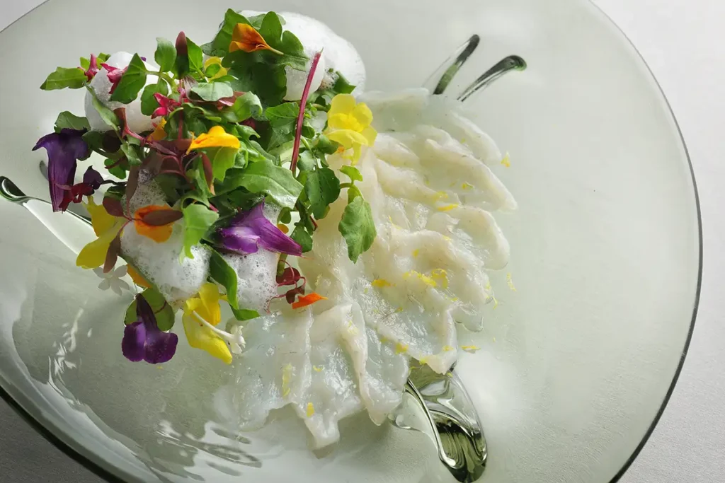 ふぐのカルパッチョ 柑橘のスキューマ