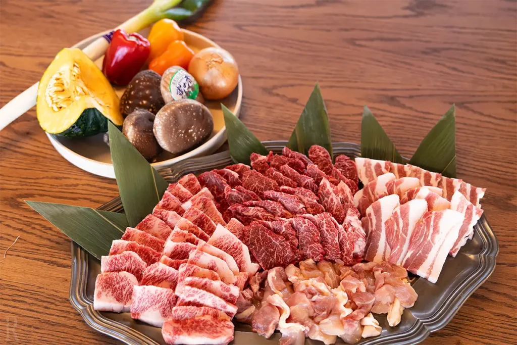 新鮮な食材を使用したグランピングディナー