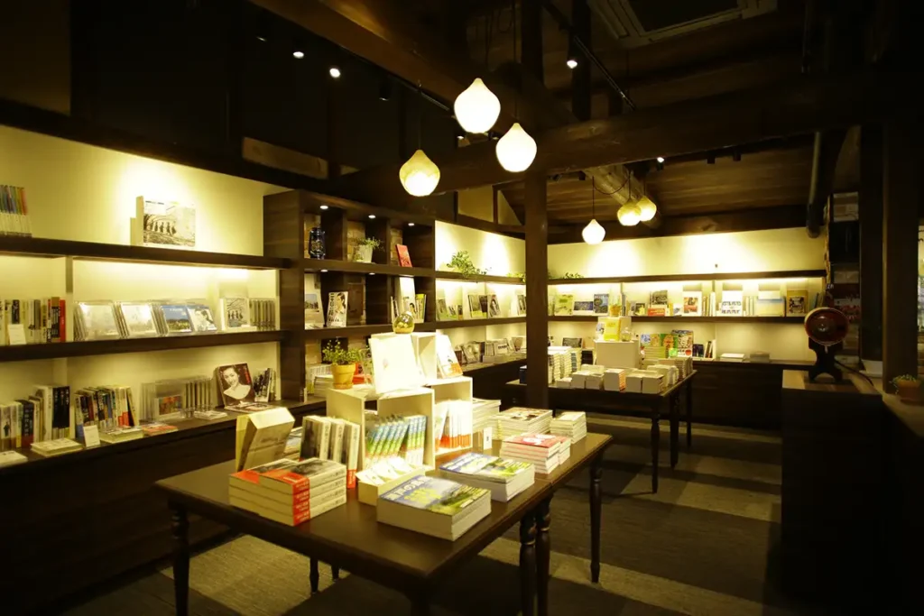 映画・アートなどを中心とした書籍を取り扱う