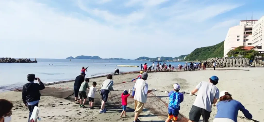 徳島県鳴門市「アオアヲ ナルト リゾート」地引網体験イメージ ※GW開催