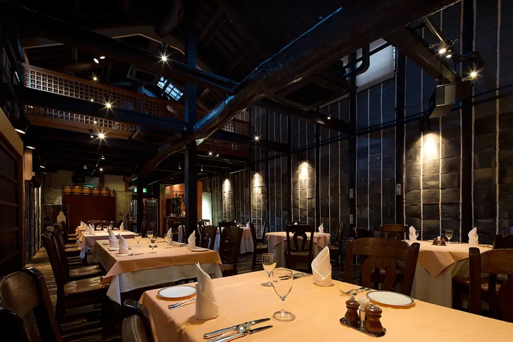 レストラン「八間蔵」