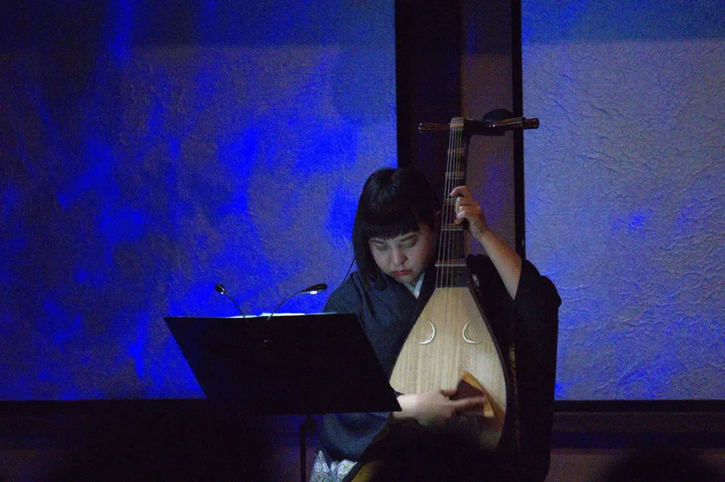 琵琶演奏と謳い：高木青鳳さん