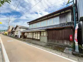 同日オープンの古民家を改修した交流施設