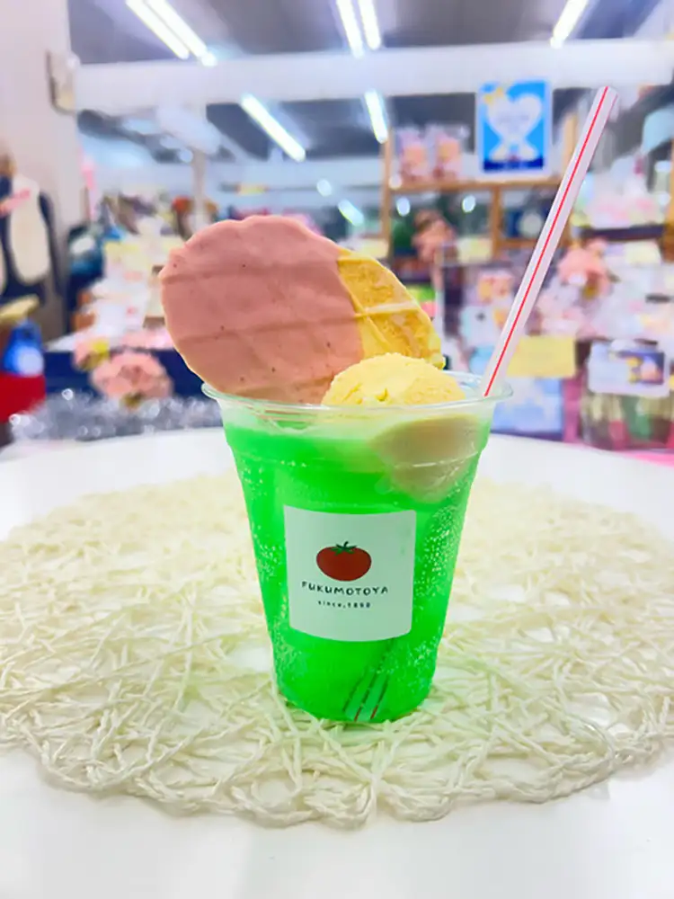 チョコワッフルクッキー付き昭和レトロなメロンクリームソーダ