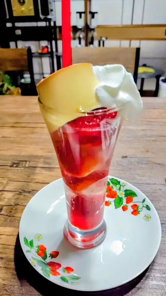 まるごとストロベリープリンソーダ