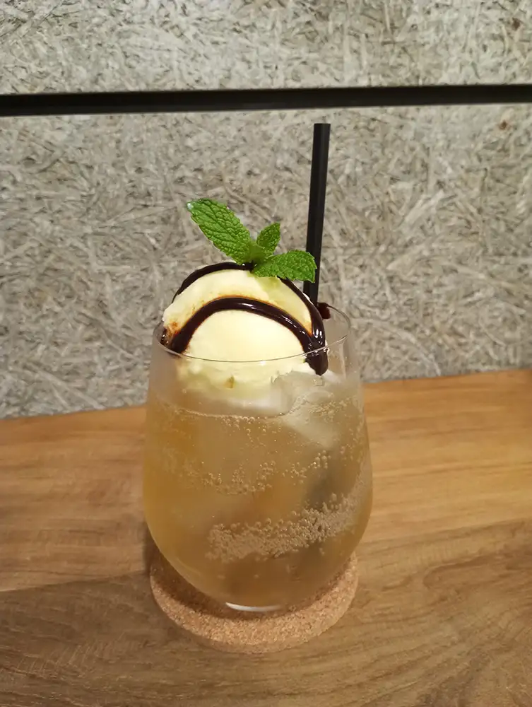 おやまのチョコミントクリームソーダ