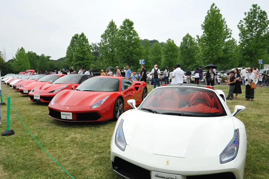 ずらりと並んだスーパーカーは圧巻