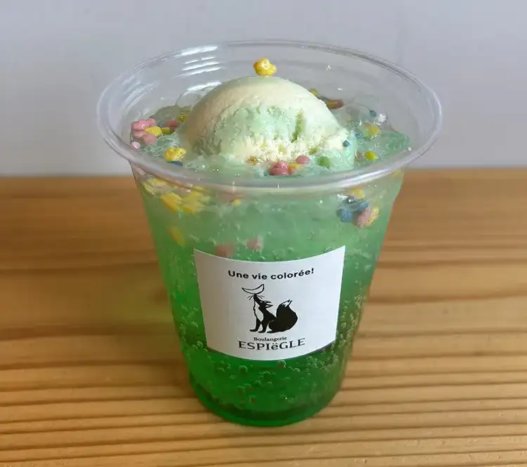 はじけるメロンクリームソーダ