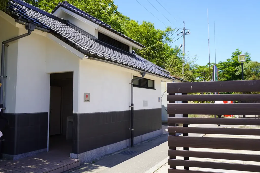 第一駐車場にはトイレと自動販売機があります