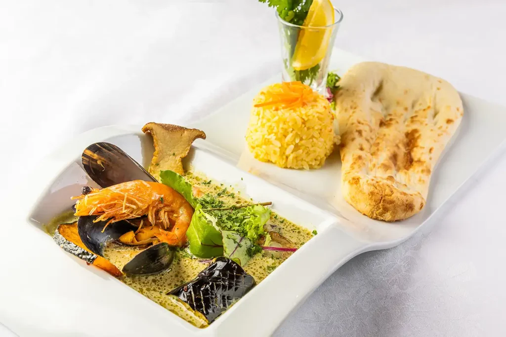 シーフードと野菜のグリーンカレー