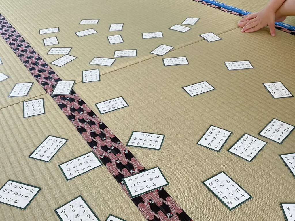 かるたちらし取り大会(2025年開催時)