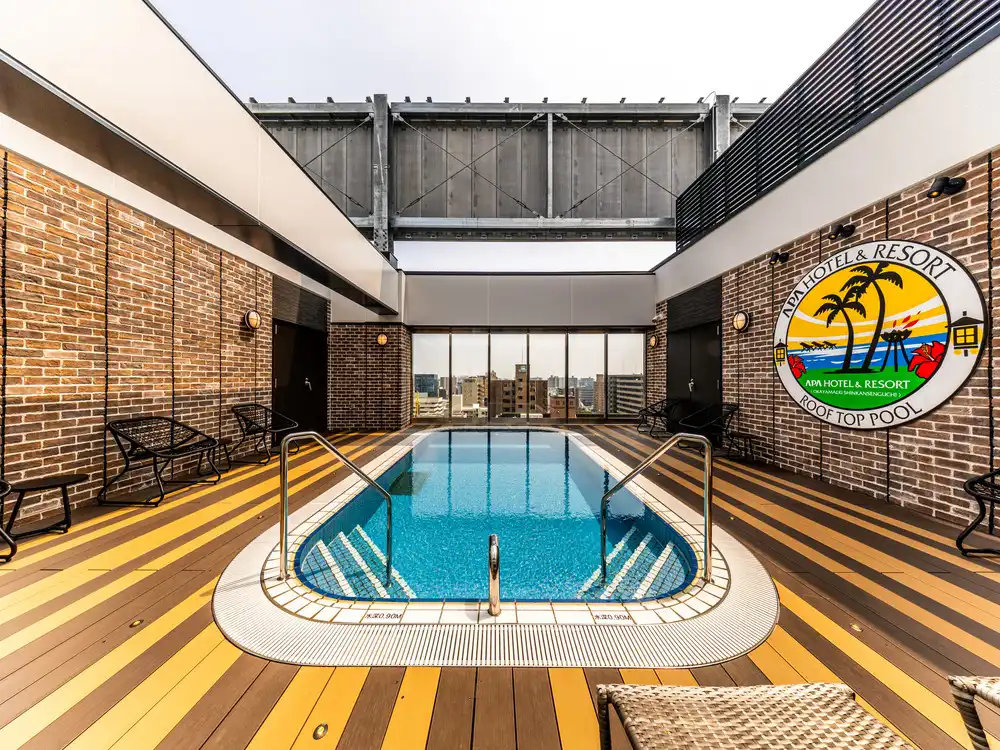 最上階14階プール「ROOF TOP POOL」